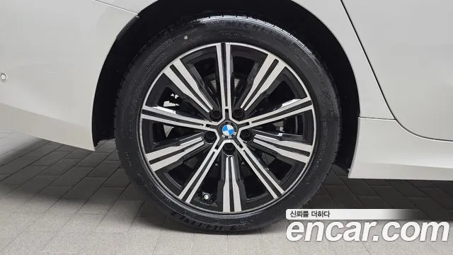 BMW 3 серии 2025 thumb 4