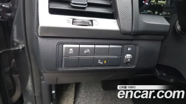 KGM Rexton 2018 thumb 7