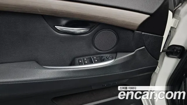 BMW 5 серии Gran Turismo 2013 thumb 2