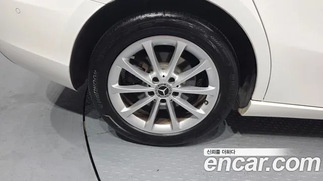 Mercedes-Benz A-Class 2020 thumb 12
