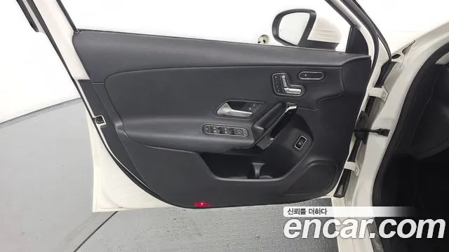 Mercedes-Benz A-Class 2020 thumb 11