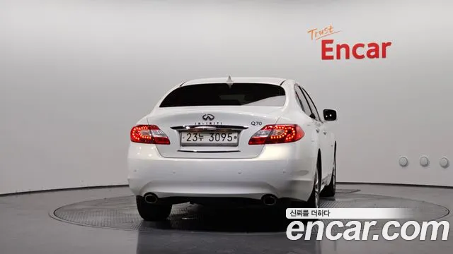 Infiniti M 2013 thumb 8