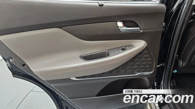 Hyundai Santa Fe 2018 thumb 2