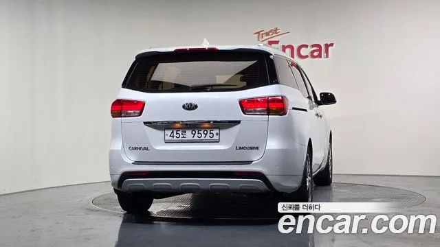 Kia Carnival 2015 thumb 4