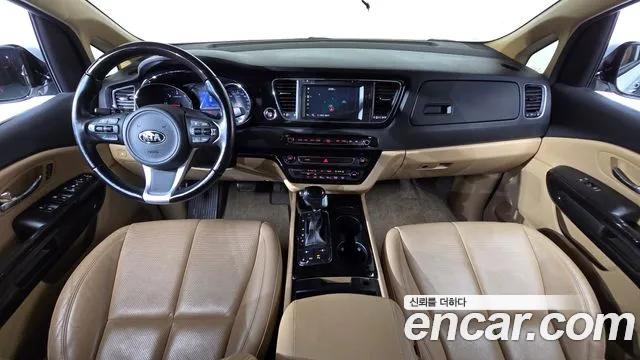 Kia Carnival 2015 thumb 5