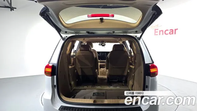 Kia Carnival 2015 thumb 6
