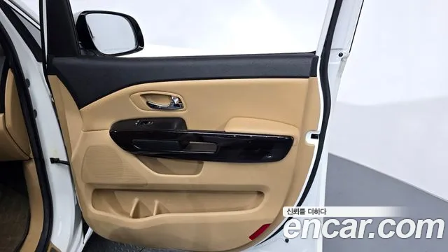 Kia Carnival 2015 thumb 12