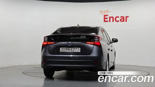 Toyota Prius 2021 thumb 2