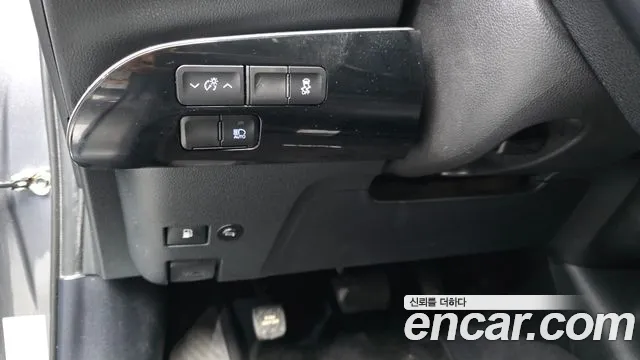 Toyota Prius 2021 thumb 3