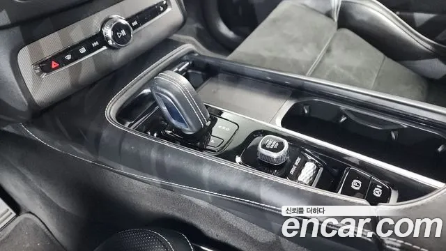 Volvo XC90 2021 thumb 4
