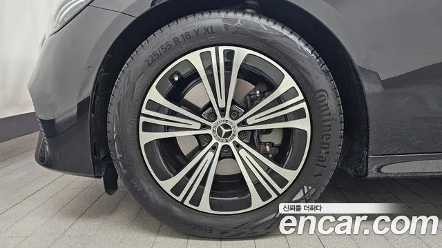 Mercedes-Benz E-Class 2025 thumb 8
