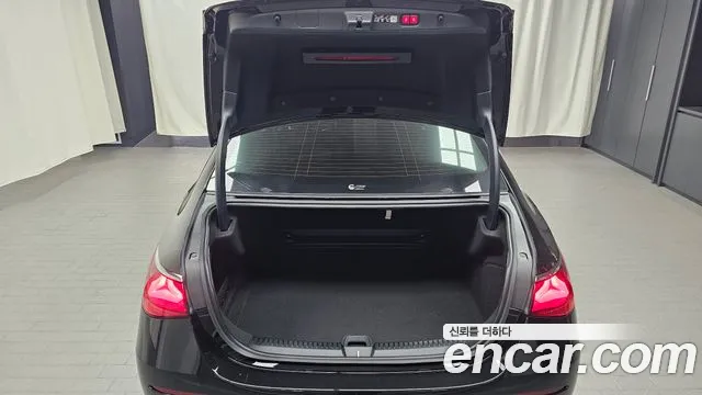 Mercedes-Benz E-Class 2025 thumb 11