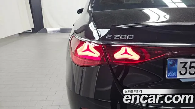 Mercedes-Benz E-Class 2025 thumb 4