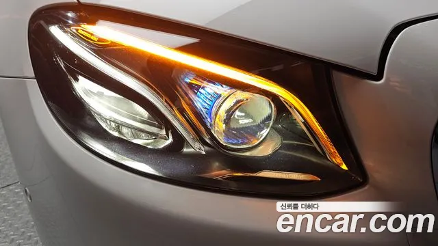 Mercedes-Benz E-Class 2019 thumb 9