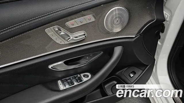Mercedes-Benz E-Class 2019 thumb 12