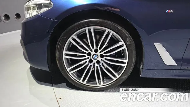 BMW 5 серии 2019 thumb 10