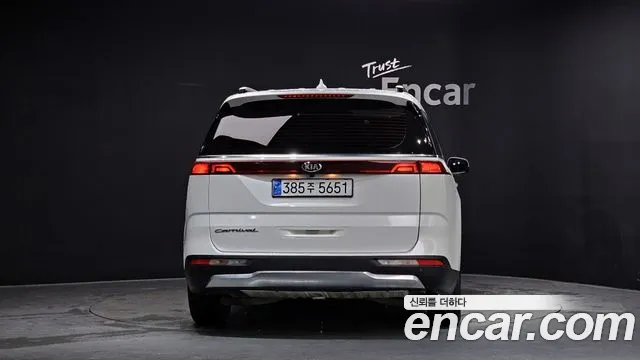 Kia Carnival 2021 thumb 2