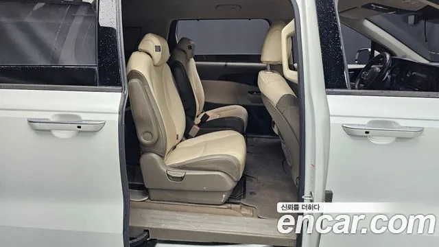 Kia Carnival 2021 thumb 11