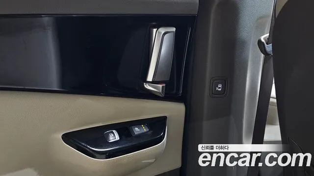 Kia Carnival 2021 thumb 10