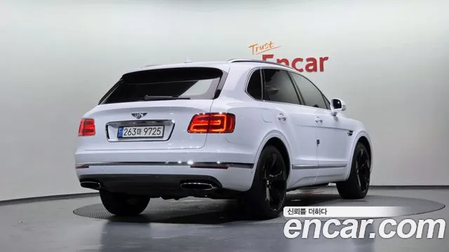 Bentley Bentayga 2018 thumb 5