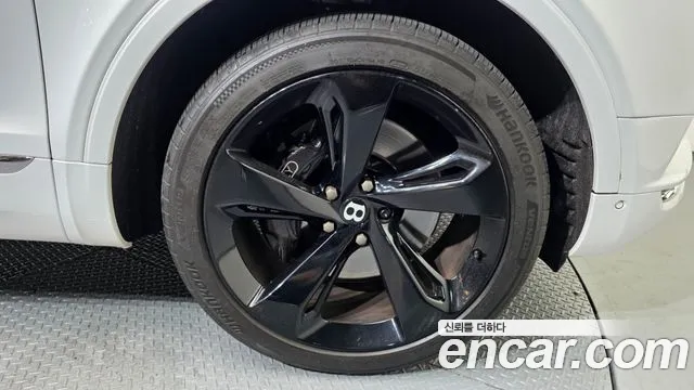 Bentley Bentayga 2018 thumb 6