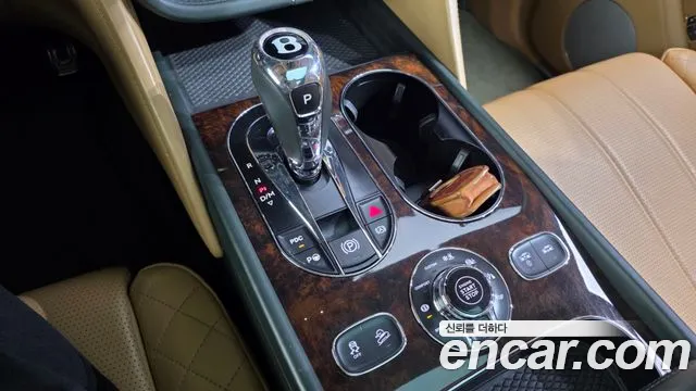Bentley Bentayga 2018 thumb 2