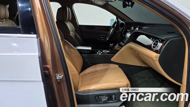 Bentley Bentayga 2018 thumb 12