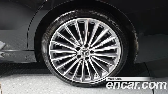 Mercedes-Benz C-Class 2023 thumb 7