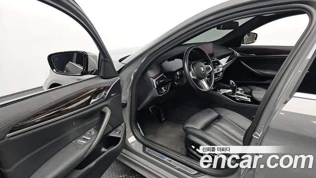 BMW 5 серии 2022 thumb 2