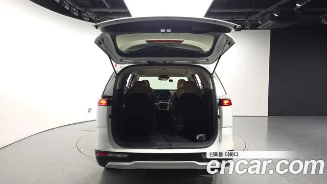 Kia Carnival 2021 thumb 2