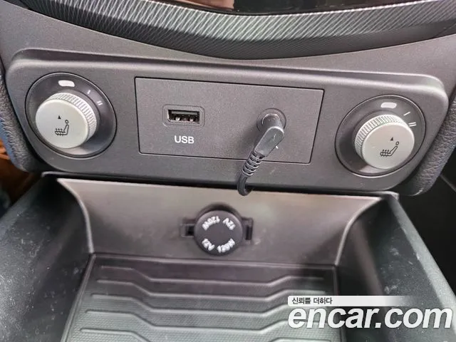 KGM Tivoli 2016 thumb 4