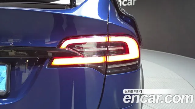 Tesla Model X 2023 thumb 2