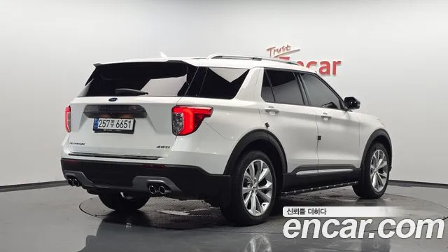 Ford Explorer 2022 thumb 2