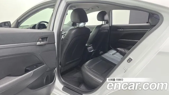 Hyundai Avante 2017 thumb 10
