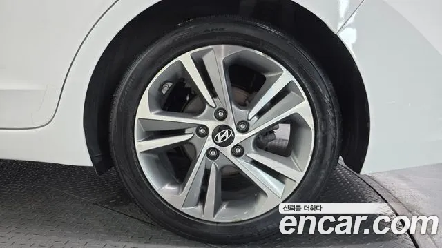 Hyundai Avante 2017 thumb 5