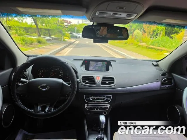 Renault SM3 2010 thumb 12