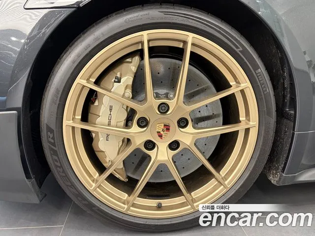 Porsche Taycan 2025 thumb 4