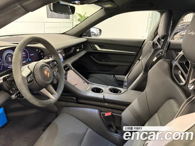 Porsche Taycan 2025 thumb 11