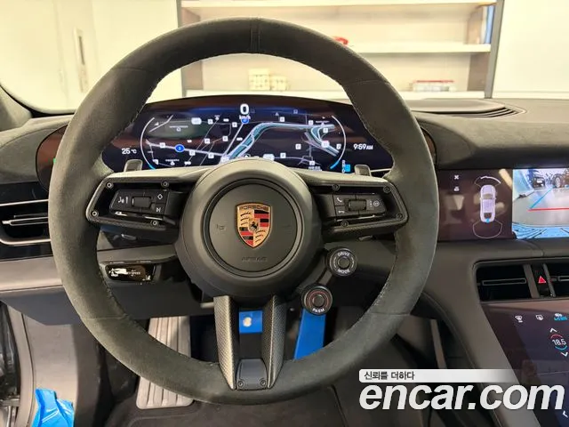Porsche Taycan 2025 thumb 12