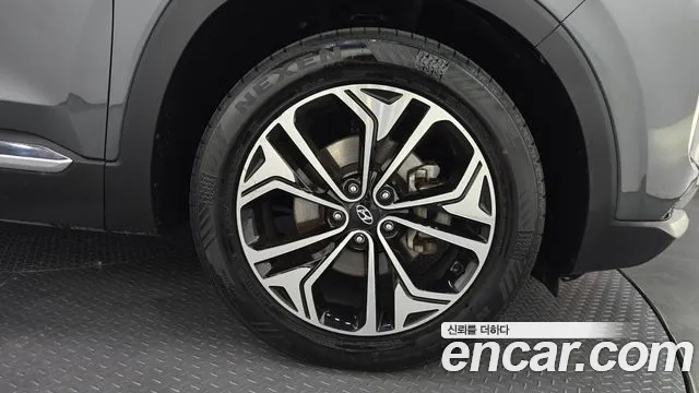 Hyundai Santa Fe 2018 thumb 5