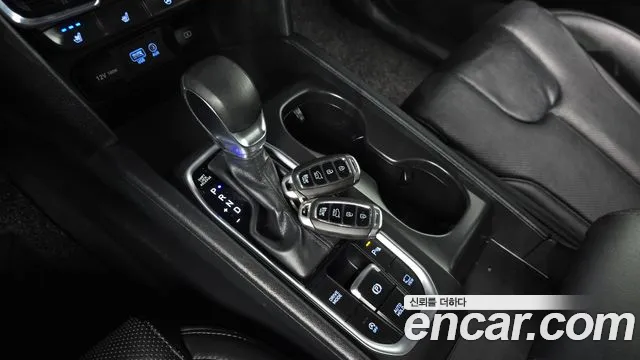 Hyundai Santa Fe 2018 thumb 8