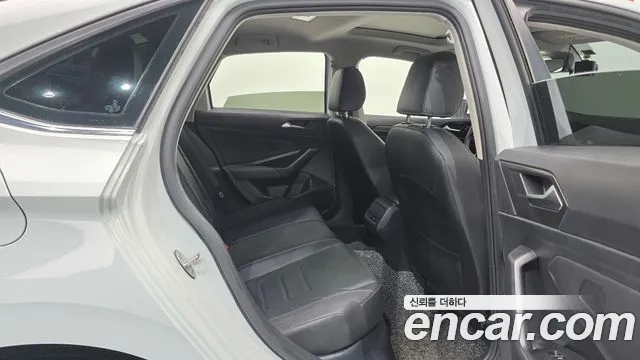 Volkswagen Jetta 2021 thumb 4