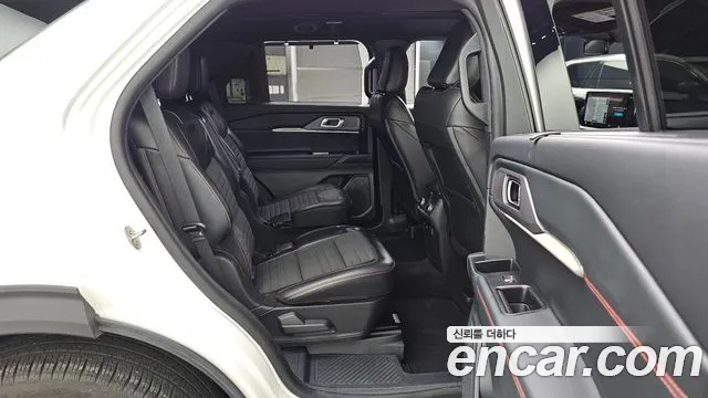 Ford Explorer 2025 thumb 12