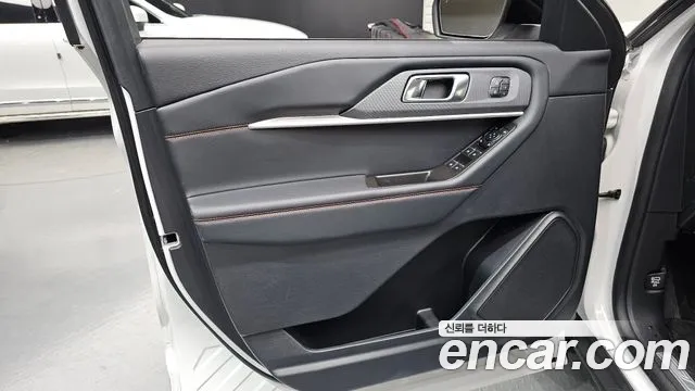Ford Explorer 2025 thumb 5