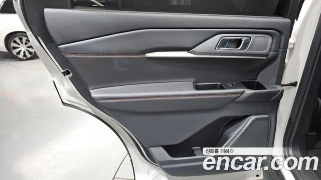 Ford Explorer 2025 thumb 11