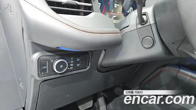 Ford Explorer 2025 thumb 4