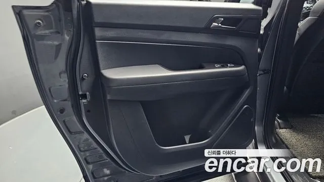 KGM Rexton 2019 thumb 3
