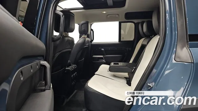 Land Rover Defender 2021 thumb 10