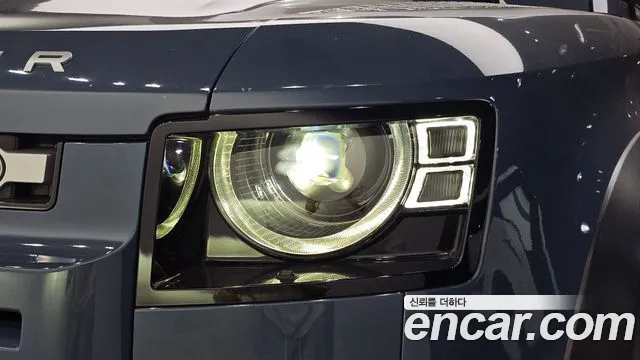Land Rover Defender 2021 thumb 6