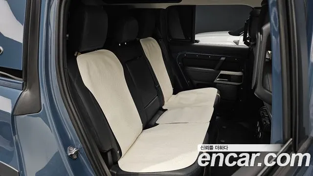 Land Rover Defender 2021 thumb 9